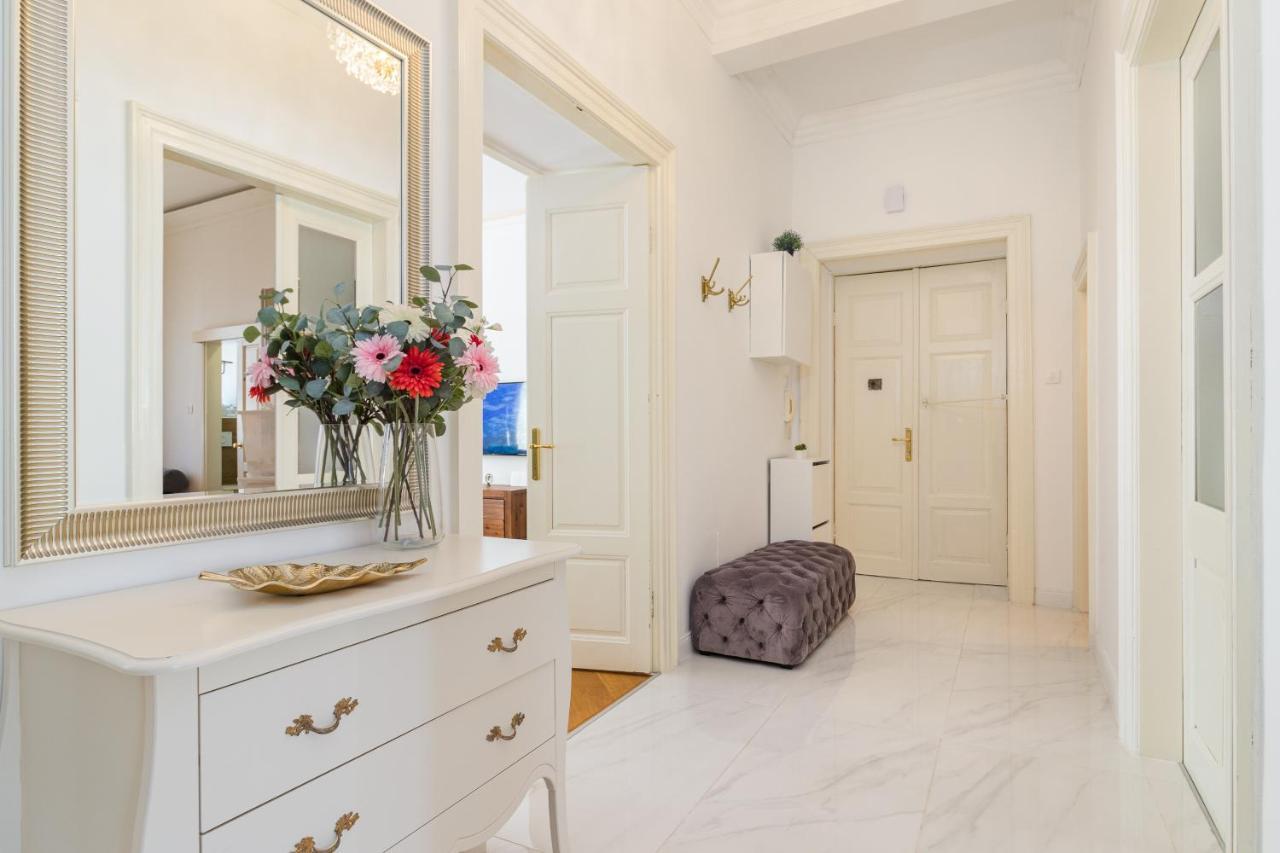 Apartment Augier - Elegant & Spacious - City Centre Pula Ngoại thất bức ảnh