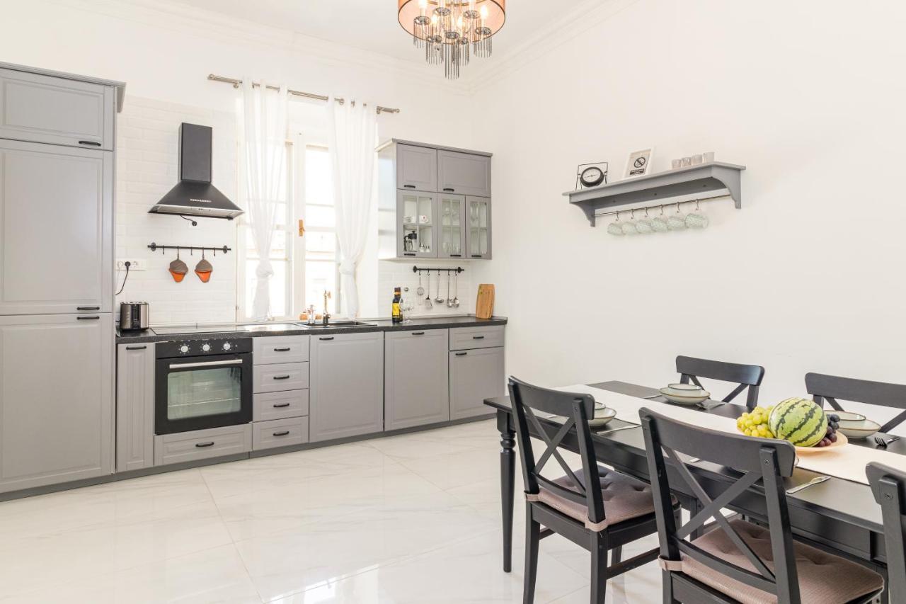 Apartment Augier - Elegant & Spacious - City Centre Pula Ngoại thất bức ảnh